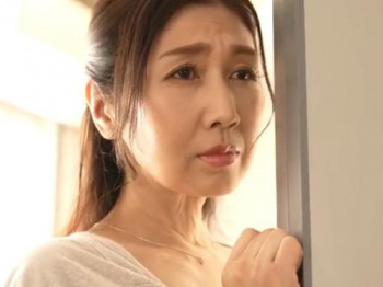 【熟女】代理で高齢出産したお母さんが娘婿のちんぽを忘れられず…　産後処女をハメてもらって異常に乱れ狂うおばさん！の画像