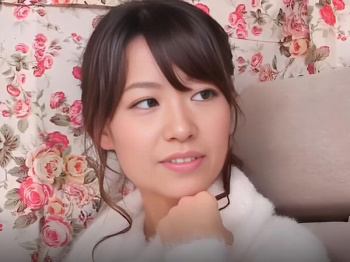 ＜奥さんナンパ＞エロ貧乳な素人熟女を車内連れ込み！羞恥電マで痙攣興奮する色白おばさんに巨根即ハメ→中出し浮気の画像