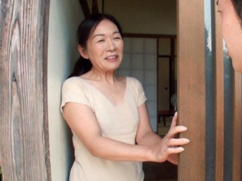 【熟女ナンパ】セックスとは無縁そうな五十路おっかさん！自宅に上がり込み熟れボディを丸かじり、久しぶりの肉棒にもだえ狂う！の画像
