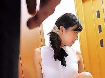 【ノーパン】禁じられた快楽に誘われて奥様と隣人青年のスリリングな愛の冒険ｗｗｗの画像