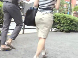 <奥様ナンパ>三十路の素人妖艶を車内に誘惑!秒速手マンで痙攣するえろ巨乳主婦をホテルに連れ込みナカ出し浮気<羞恥電マ>の画像