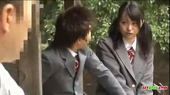 女子校生カップルのを変態男が襲ってマンコ弄って舐めて手マン責め、フェラ、手コキ、生挿入顔射。の画像