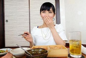 [エロタレ]【素人×人妻】モデル顔負けのスレンダーボディの無毛パイパンのロリ巨乳の人妻さん！！の画像