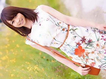【AVデビュー】手足が長くてスラッとしたモデル体型の美巨乳他人妻が欲求不満に耐え切れずAV出演で初不貞！の画像