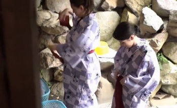 【温泉好きなお姉さんのヒ・ミ・ツ・♡】 混浴お風呂でスタイル抜群なたわわ巨乳スレンダーお姉さんと湯けむりSEX3Pセックスの画像
