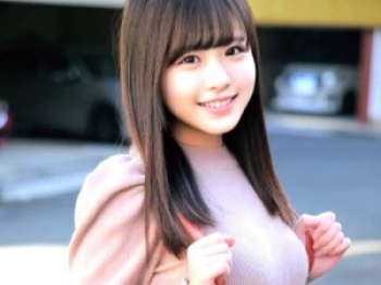 【素人ナンパ】「すごくおっきくなってる！」童顔で巨乳ボディな素人女子がベロキスナカ出しセックス！の画像