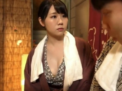 【嫁の母】妊活で禁欲した家族旅行の温泉旅館で嫁から断られて…女湯を覗き見でえろ美マダム義母に性欲爆発の連続膣内発射レイプの画像