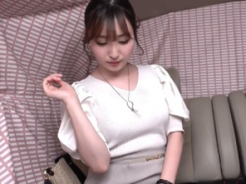【他人妻ナンパ】「気持ちいい♡」美爆乳Body！フェラをした美人な他人妻さんが正常位で生チン挿入される！の画像