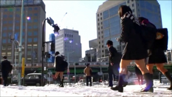冬のミニスカ雪に映える生足アクシデント篇!!の画像