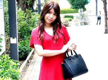 【企画】人妻ナンパ‼赤いワンピースが素敵な28歳の美人奥さまを口説いて即ハメ❤の画像