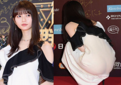 齋藤飛鳥、パンティが透けてお尻のワレメが見えてるwwwwwwの画像