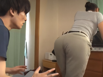 パソコン修理サービスでやってきた女が巨乳で巨尻でスキだらけ！ドスケベボディを露わにしてお客チ〇ポを欲しがります！の画像