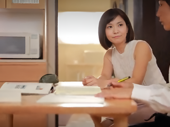 「夫が出かけている日には家にセフレを招いています…」淫乱人妻の大胆自宅NTR不倫セックス！スリルもエッセンス！の画像