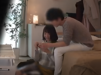 【隠し撮り】地味系女子大生は18歳！イケメンナンパ師の部屋で盗撮されているとも知らずオナニー初める超変態！の画像