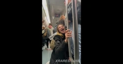 【迷惑】電車内で行われた行為がヤバ過ぎる…これがワールド級か…の画像