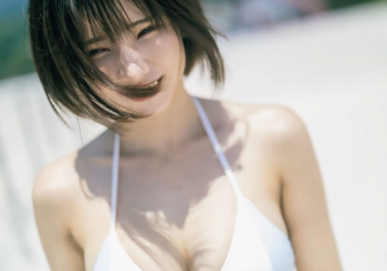 えなこ【水着画像 44枚】グラビア画像 あどけない表情の彼女の虜にの画像
