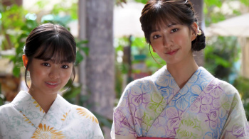 斉藤里奈&加藤綾乃 美ボディ全開のビキニ・浴衣姿で魅了!の画像