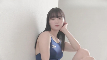 純情のアフィリアの優希クロエ 競泳水着姿で美白美肌を披露!の画像