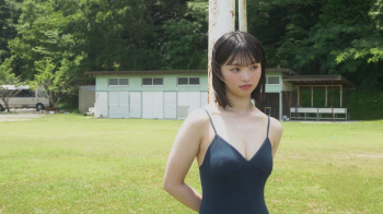 蒔埜ひな 純真無垢な爽やかな水着姿の画像