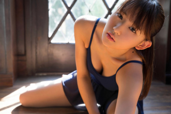 浅川梨奈 セクシーなバレリーナ水着の画像