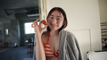 古田彩仁 特別グラビア企画 “イチゴ×水着グラビア”の画像