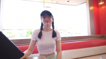 坂巻有紗 バストラインを強調 ただいま沖縄 5の画像