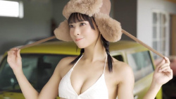 山田寿々 初となる本格的な水着グラビア 2の画像