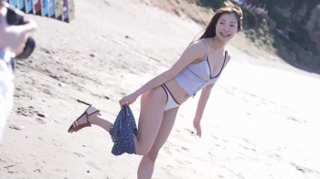 里仲菜月 大人モードでセクシーに決めたッ3の画像