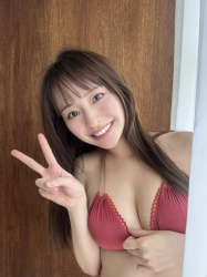 “無敵のグラドル”高崎かなみが挑む究極のセクシー:週プレ登場で話題沸騰!の画像