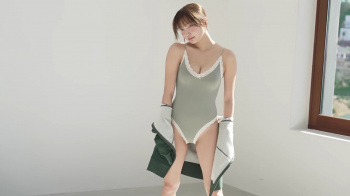 里仲菜月 大人モードでセクシーに決めたッ2の画像