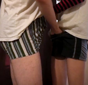 ゲイ動画 少年たちがホテルで昼下がりの情事の画像