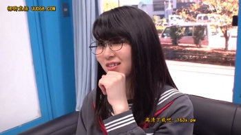 【興奮必至！激スケベ美女とハメハメ動画！】『もうだめ！イクー！』メガネの幼い女子校生少女が乳を触られて発情大興奮！の画像