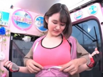 【マジックミラー便】「エッチするなんて聞いてない…」デカ尻なアスリート女子大学生がバックから巨根を挿入されおマンチョ突かれる！の画像