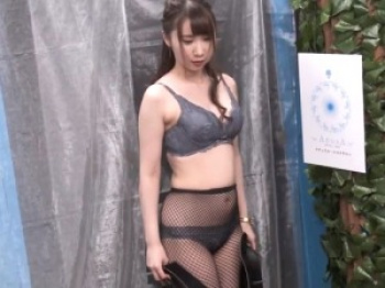 【マジックミラー便】「たくさん出ちゃいました//」丸の内OLの26歳お姉さんが最新のリフレクソロジーと称してアナルを刺激される！の画像