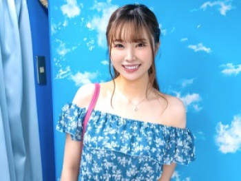 【ミラー号】オフショルダーが似合う素人女子！24歳の歯科助手さんが彼氏持ちなのに他の男の肉棒をフェラ！の画像