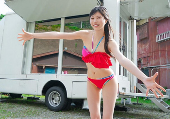 《カップルNTR》「彼女に負けませんっ♥♥」スレンダー美乳おっぱいのお淑やか美人おアネちゃんさんがM男にまたがり腰振りNTR種付の画像