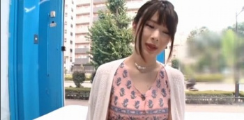 【MM号】奥様を連れ込みお金もちらつかせ服を剥ぎ取る！お金と性欲には勝てず大量ナカ出しを許してしまうの画像