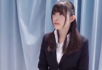 《一般人企画》「あんっ♥だめぇ♥」就活してる黒髪清楚なスレンダー美乳おっぱい美女が変態面接され、最終的にナカ出しｗｗの画像
