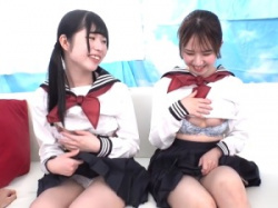 【素人ナンパ】同窓生の友達男女!修学旅行中の女学生がチェリーボーイの男友達にオマンコ見せる!の画像