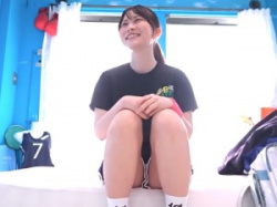 【マジミラ便】Hなゲームに挑戦したポニテのスポーツ女子が外が見える状況でパコられる！【シロウトナンパ】の画像