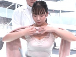 【マジックミラー号】妊活セミナーを受けてきたという24歳の奥様！おっぱいデカい他人妻がマジックミラー号の中で婦人科検診！【他人妻ナンパ】の画像