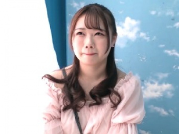 【マジミラ便】帰るところだったというオフショル女子！ハタチの女子大生徒がおっぱいマッサージをされる！【シロウトナンパ】の画像