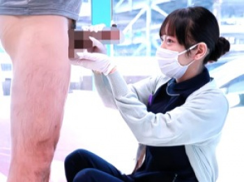 【ミラー号】マスクをしたお姉ちゃんさんがミラー号に乗車！23歳の看護師がマスクを外してフェラ！【素人ナンパ】の画像