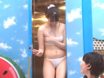 【マジックミラー号】「これ透けますね…//」彼氏持ちの21歳娘大学生徒！テニスサークル仲間の男女がマッサージ！【シロウトナンパ】の画像