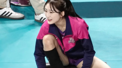 【スポーツ】韓国女子バレー_ポニーテールのカワイイ選手の入念なストレッチ中のパンチラ・パン線 volleyball stretchの画像