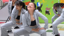 【JKダンス】パンチラ_女子高生達がクールなタンクトップ衣装で激しいパフォーマンス Japanese high school girls dance Upskirtの画像