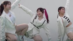 【JKダンス】パンチラ_女子学生のダンスチームがタイトなショートパンツ衣装で激しいパフォーマンス Japanese high school girls dance Upskirtの画像