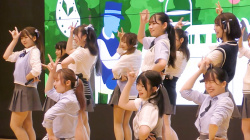 【JDダンス】パンチラ_ 女子大生アイドルコピーダンスチームがJK風学生服衣装で可愛くパフォーマンス Japanese high school girls dance Upskirtの画像