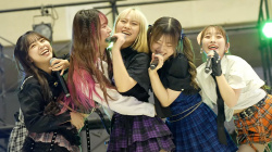 【アイドル】パンチラ_Lapilaz(らぴらず）、コンテストのファイナリストで結成！“日本一可愛い”アイドル目指し可愛すぎるパフォーマンス！ Japanese cute girls Idol group Live Upskirtの画像