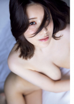 凪ひかる ヘアヌード画像  宝石が似合うおっぱい 最新写真集からの画像